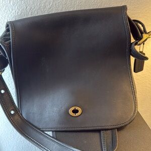 Vintage leather bag with front pocket turn lock closure..wide adjustable strap